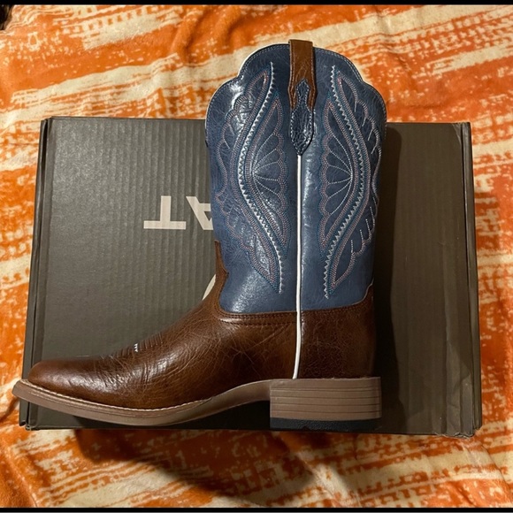 I have two pairs one size 7.5 the other is size 8 brand new never worn - Picture 3 of 3